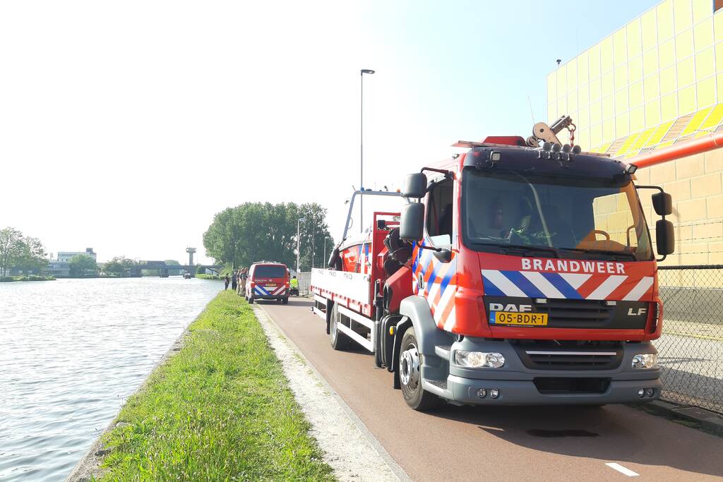 Hulpdiensten ingezet voor scootmobiel met persoon in water