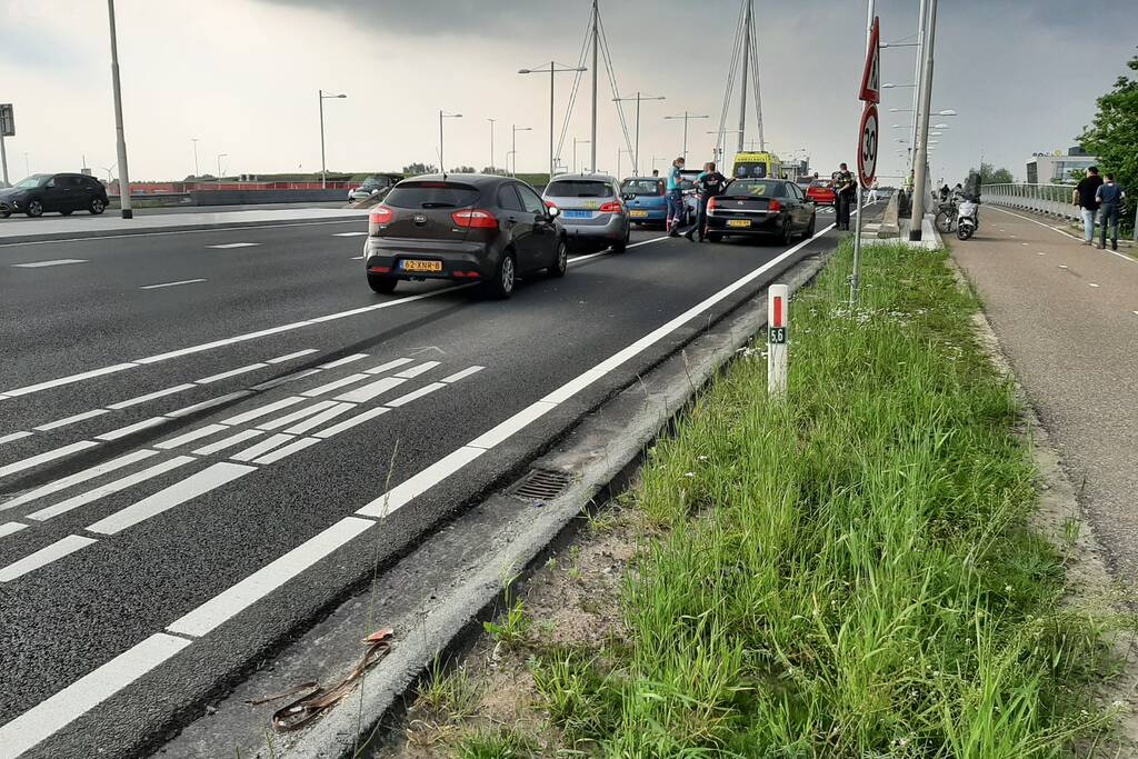 Kettingbotsing tussen vier personenauto's