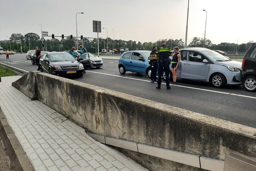 Kettingbotsing tussen vier personenauto's