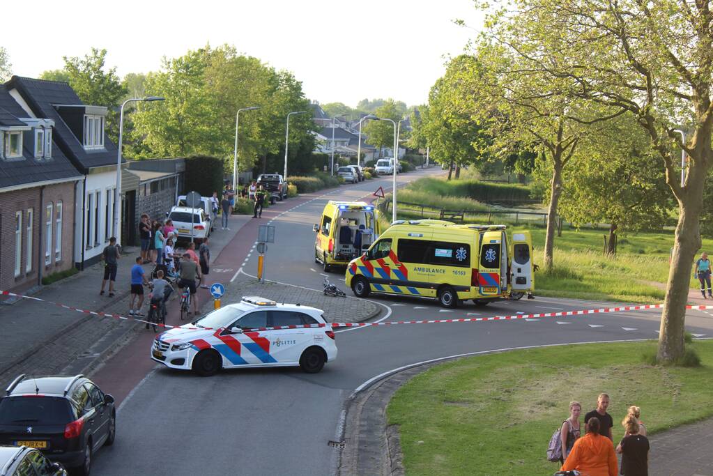Wielrenners gewond bij botsing met scooter