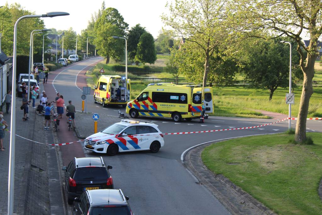 Wielrenners gewond bij botsing met scooter