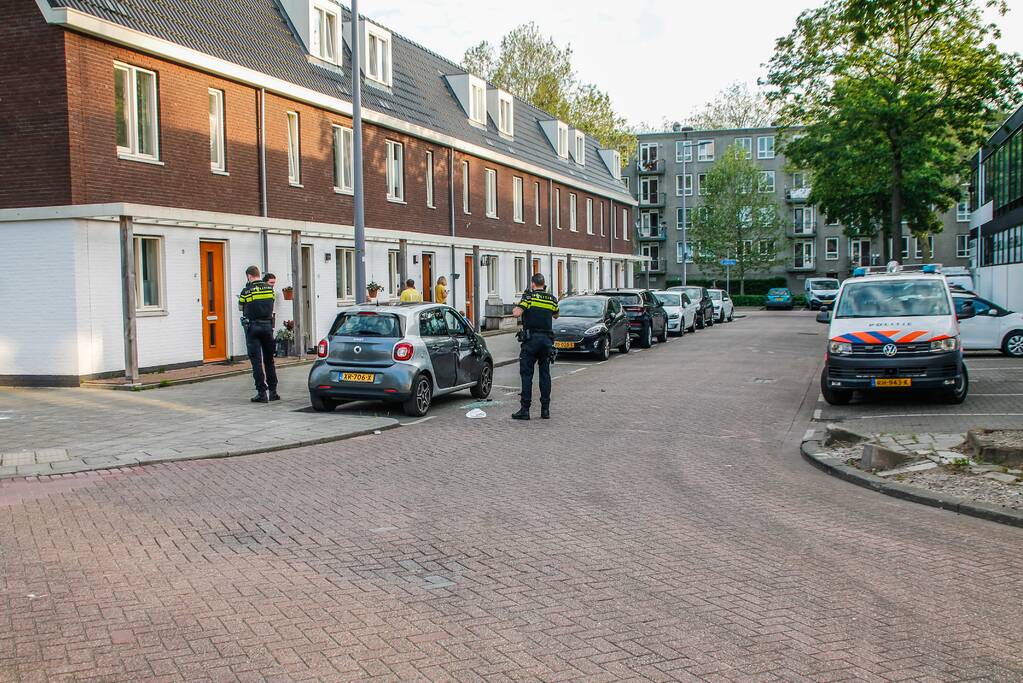 Personenauto fors beschadig na ongeval