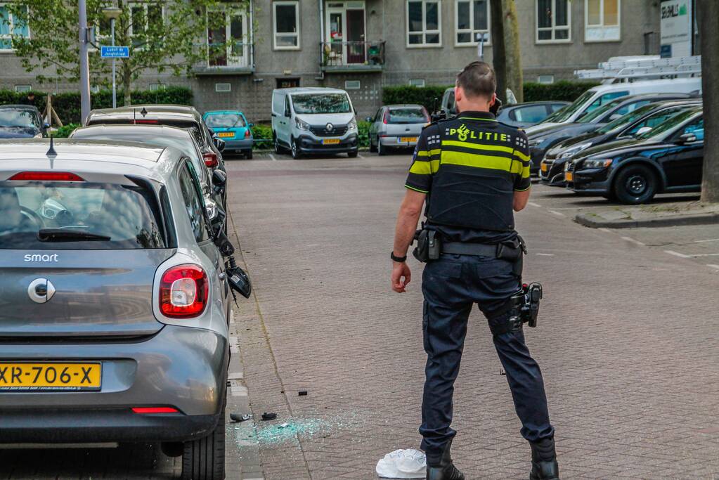 Personenauto fors beschadig na ongeval
