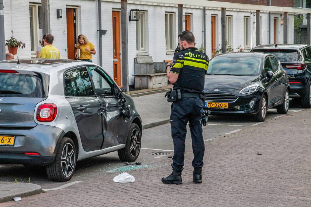 Personenauto fors beschadig na ongeval