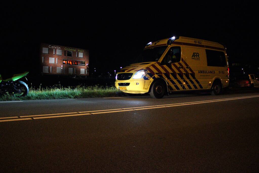 Personenauto belandt in water