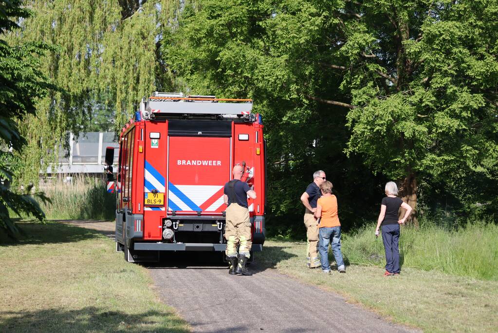 Klein stuk gras in brand