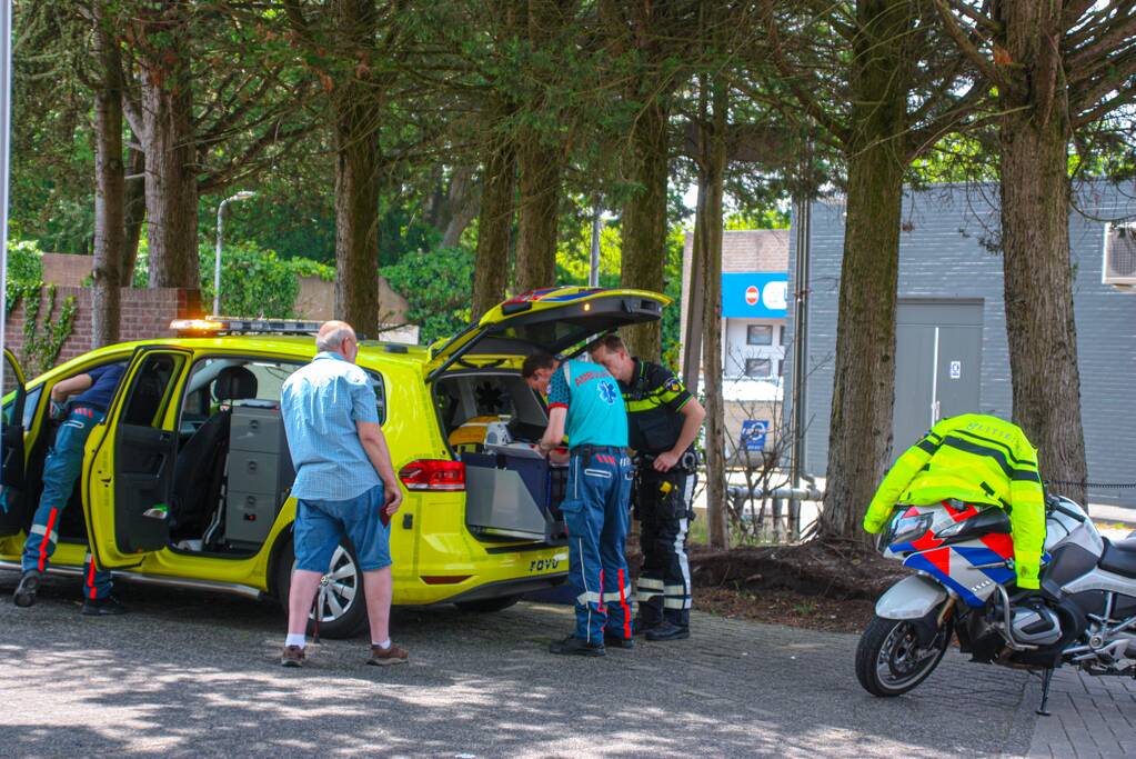 Ambulance en auto komen met elkaar in botsing