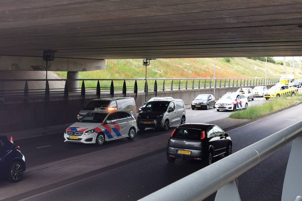 File door verkeersongeval met drie auto's