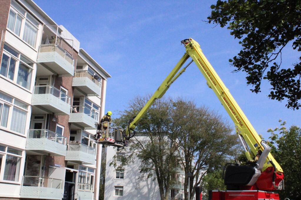 Vogel gered met brandweer hoogwerker