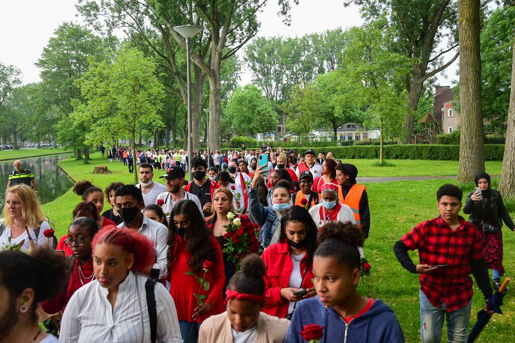Stille tocht voor doodgestoken 17-jarige jongen