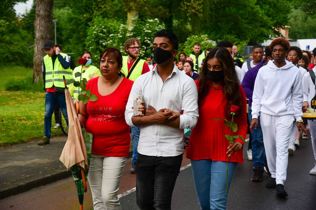 Stille tocht voor doodgestoken 17-jarige jongen