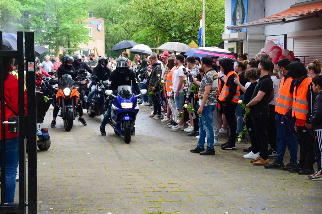 Stille tocht voor doodgestoken 17-jarige jongen