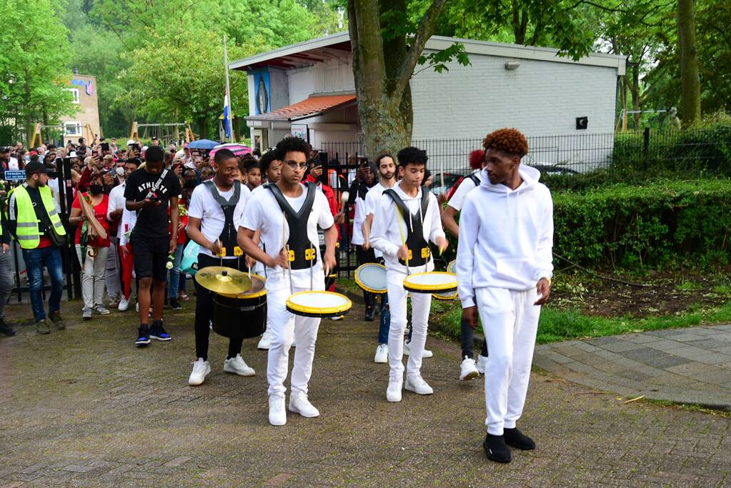 Stille tocht voor doodgestoken 17-jarige jongen