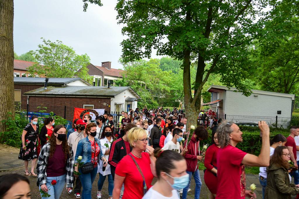Stille tocht voor doodgestoken 17-jarige jongen