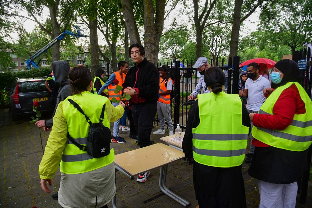 Stille tocht voor doodgestoken 17-jarige jongen