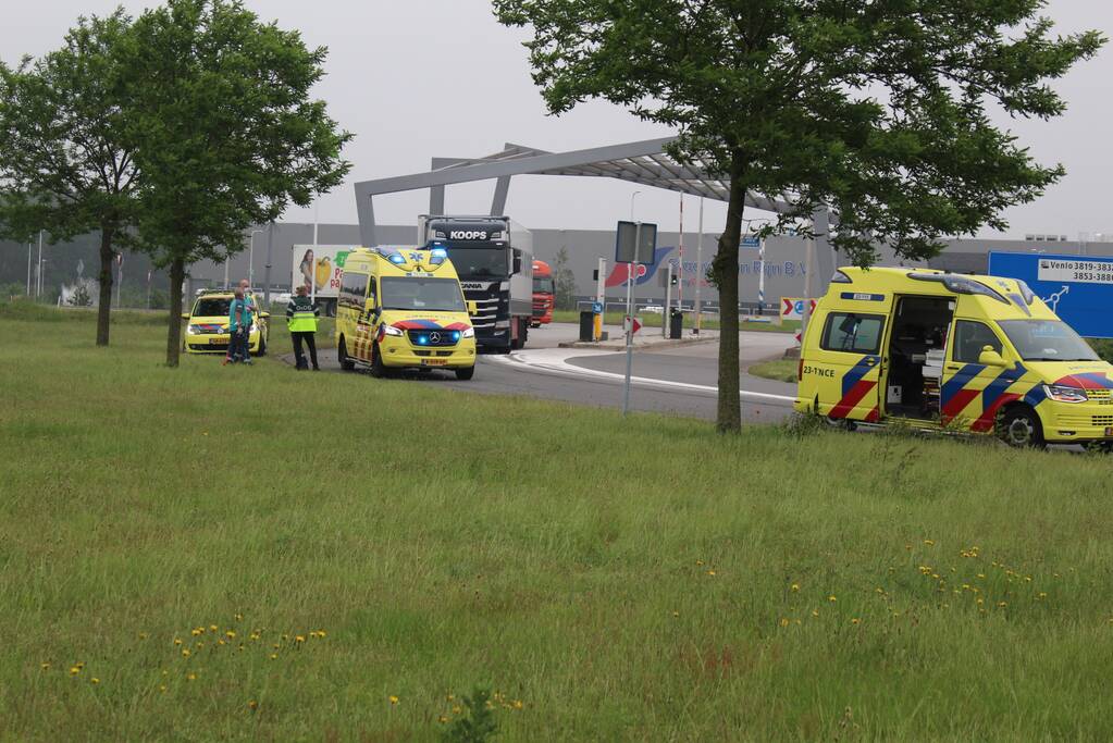 Traumahelikopter landt voor ongeval op rotonde