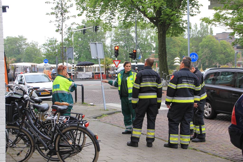 Brandweer bevrijdt twee duiven achter bord van kwantum
