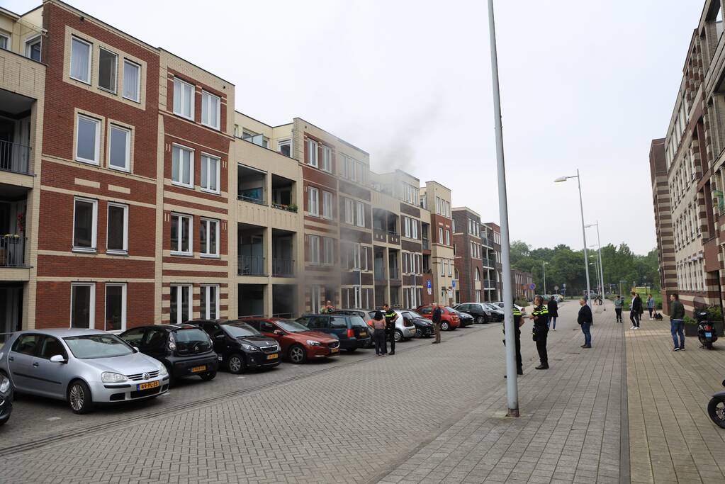 Veel rook bij keukenbrand in appartement