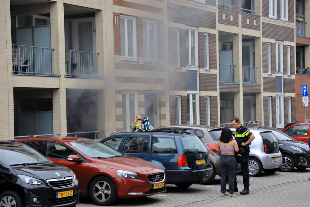 Veel rook bij keukenbrand in appartement