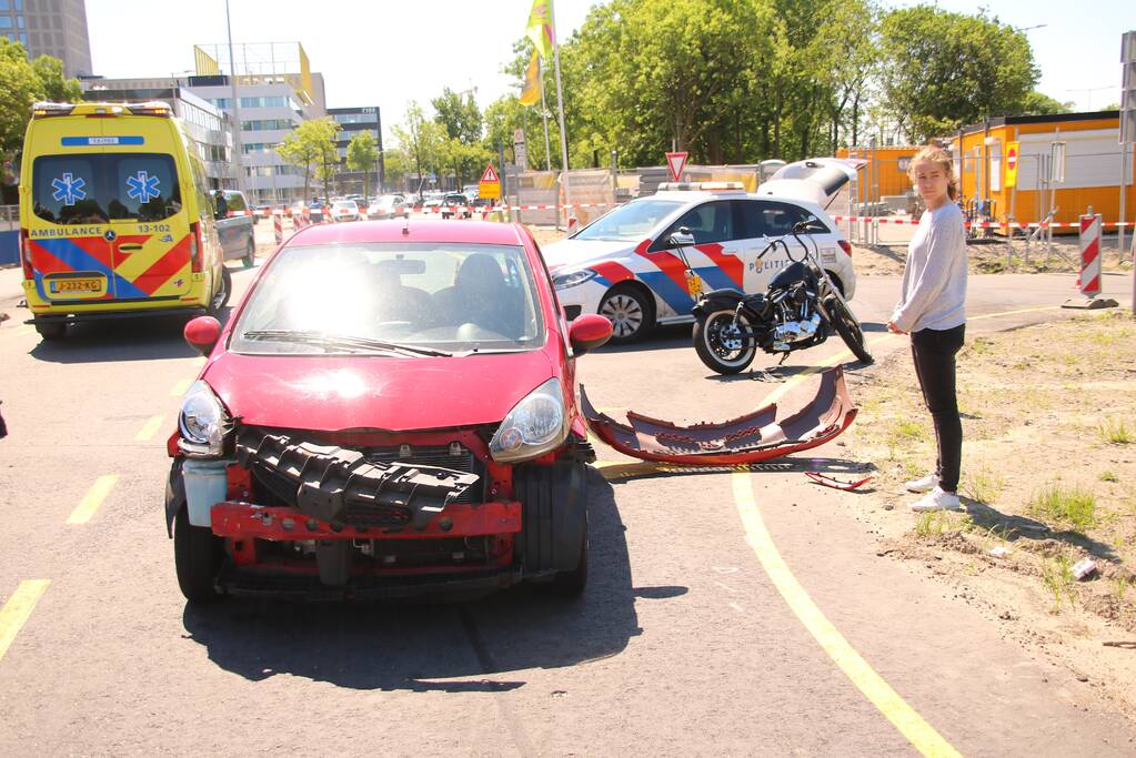 Motorrijder gewond bij botsing met auto