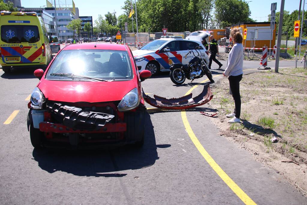 Motorrijder gewond bij botsing met auto