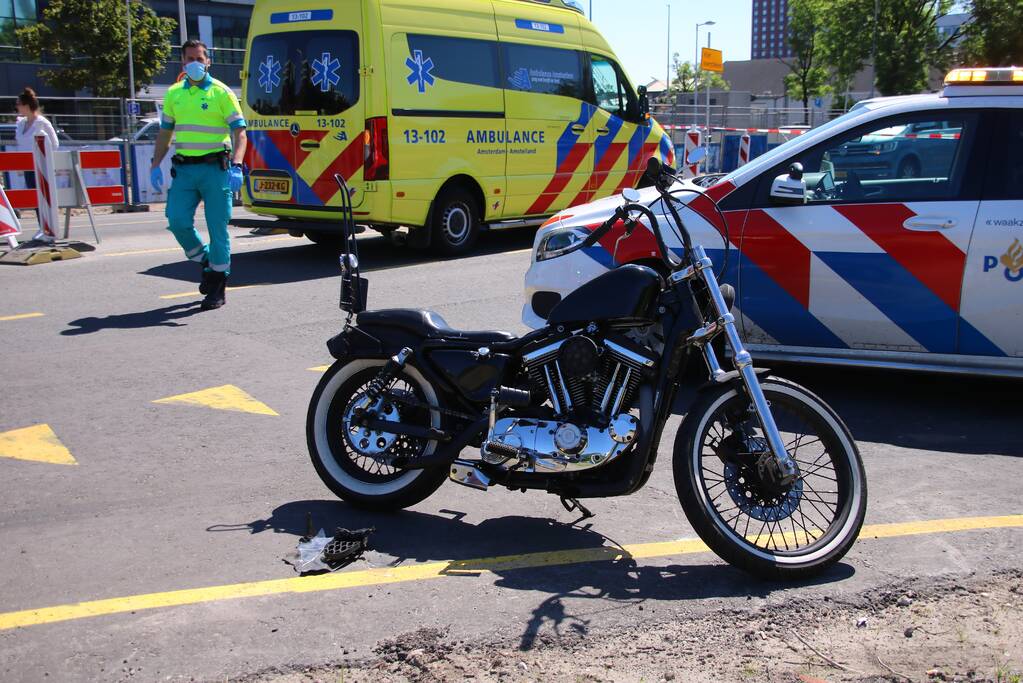Motorrijder gewond bij botsing met auto