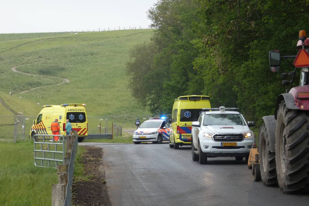 Wielrenner ernstig gewond na val