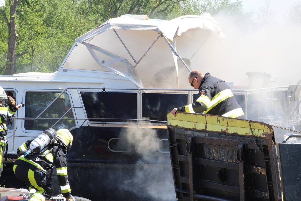 Hevige brand in motorboot
