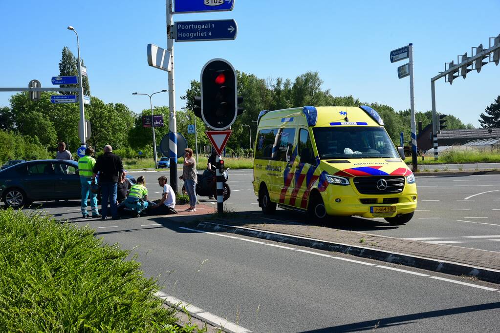 Scooterrijder gewond bij botsing met auto