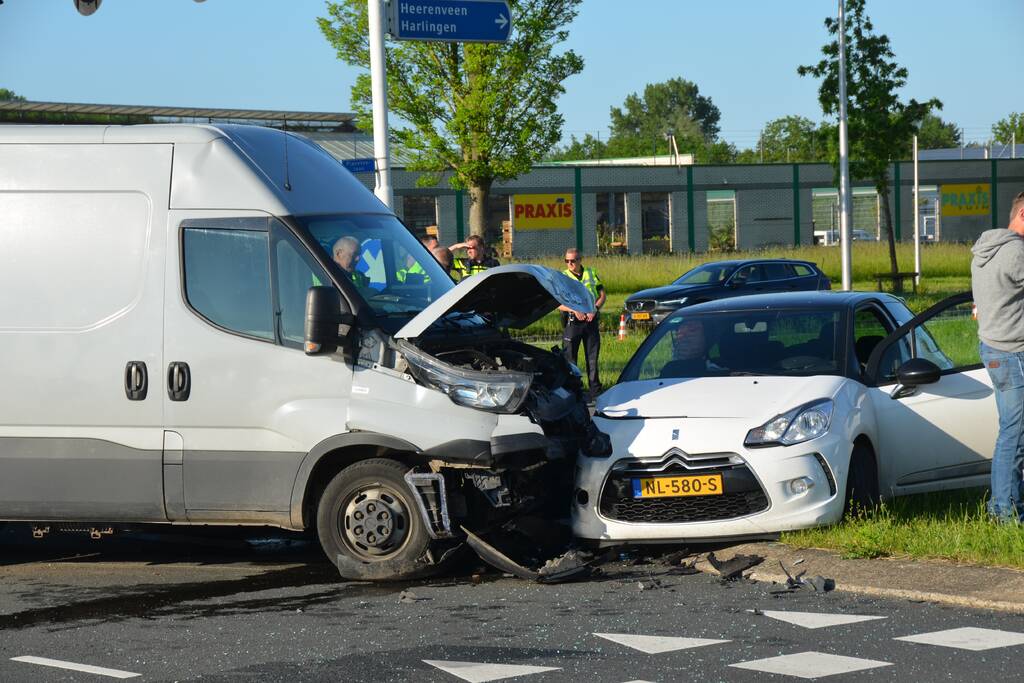 Drie voertuigen betrokken bij botsing