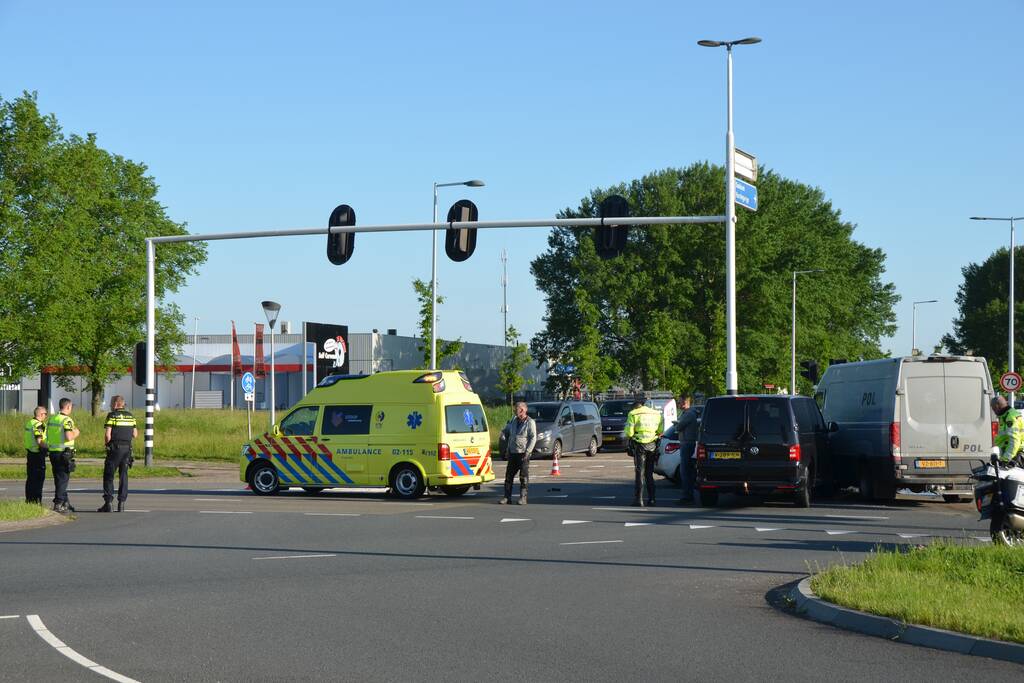 Drie voertuigen betrokken bij botsing