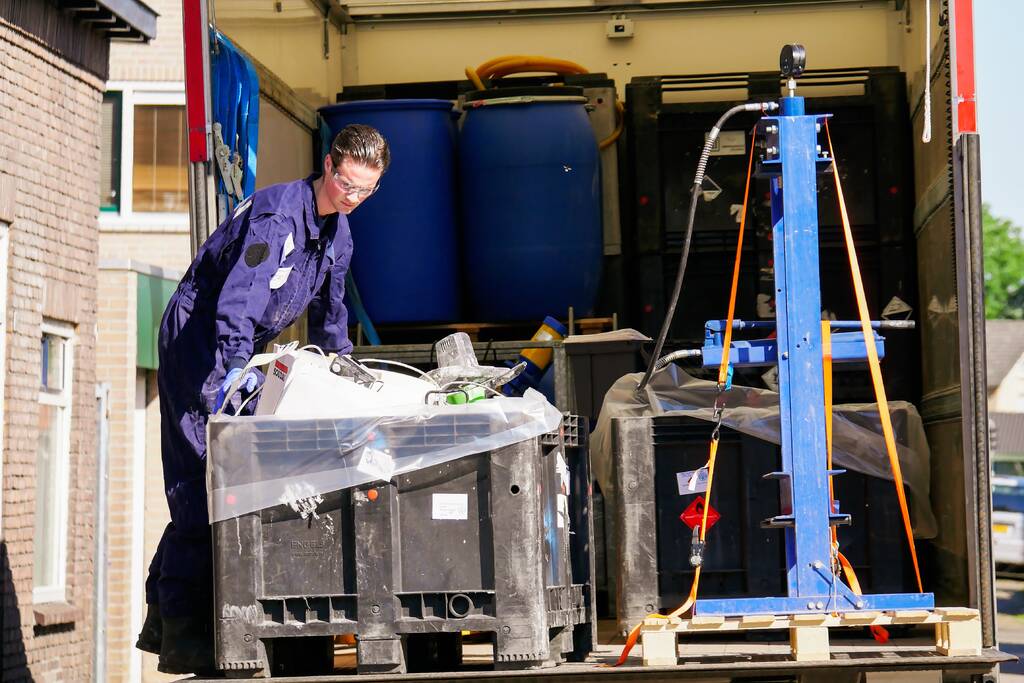 Productie synthetische drugs in schuur van woning, drie aanhoudingen