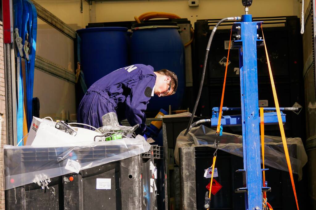 Productie synthetische drugs in schuur van woning, drie aanhoudingen