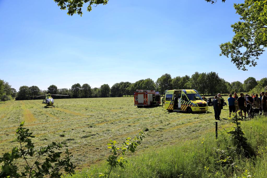 Auto belandt in weiland na ongeval
