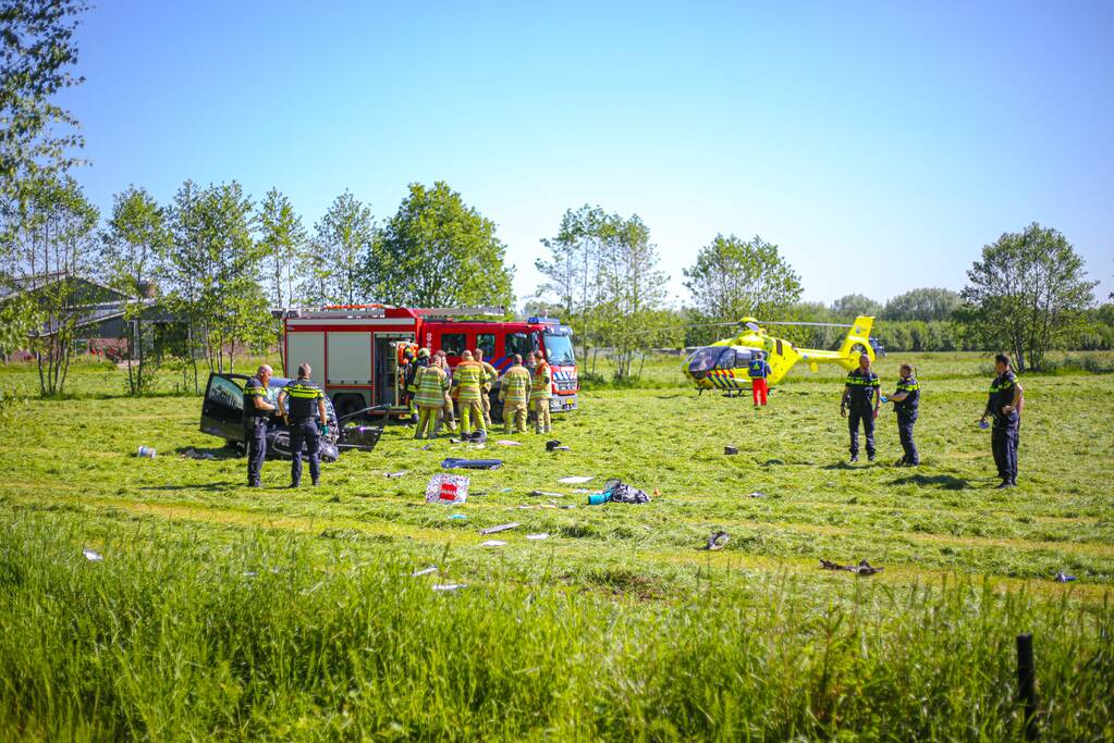 Auto belandt in weiland na ongeval