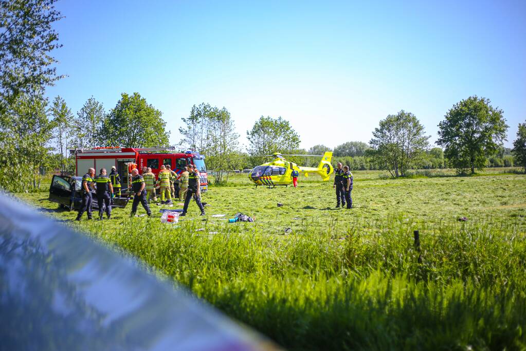 Auto belandt in weiland na ongeval
