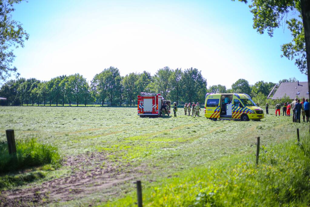 Auto belandt in weiland na ongeval