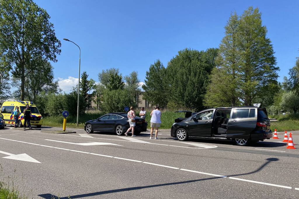 Kettingenbotsing tussen drie personenwagens