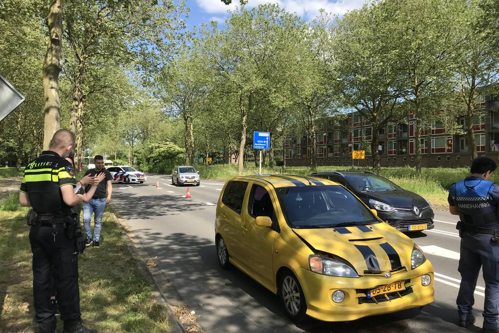 Auto lekt vloeistof na botsing