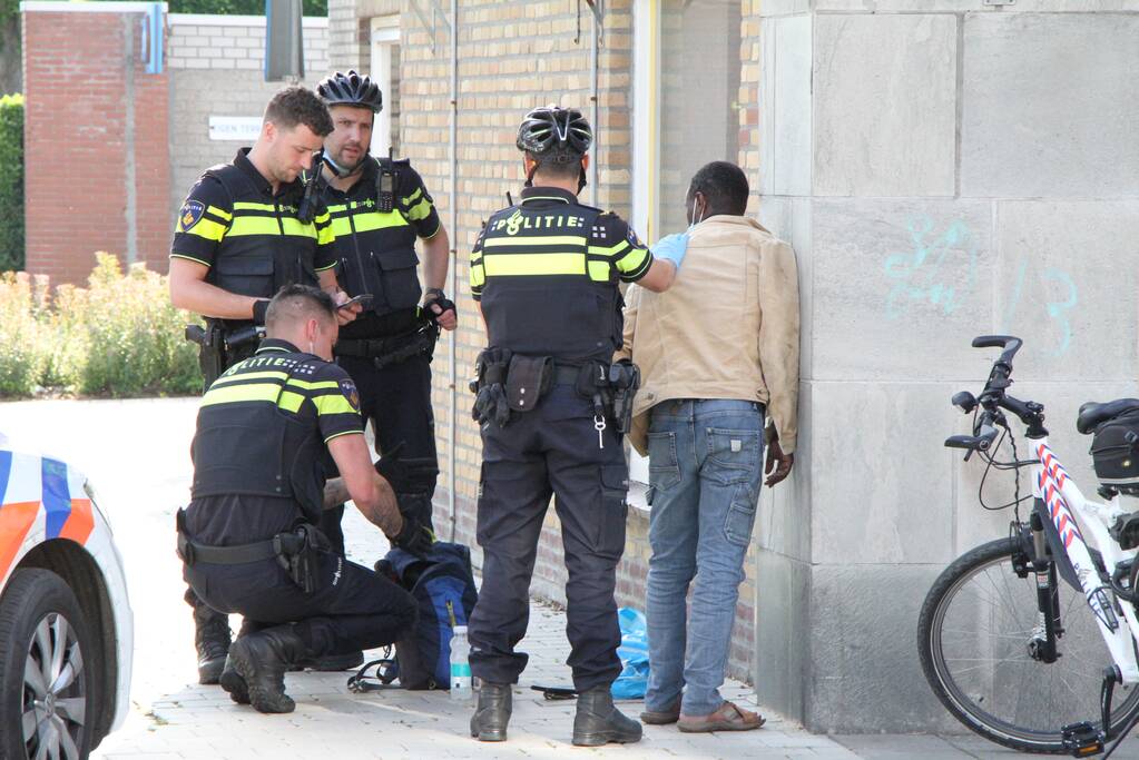 Dronken man aangesproken en gesommeerd te vertrekken