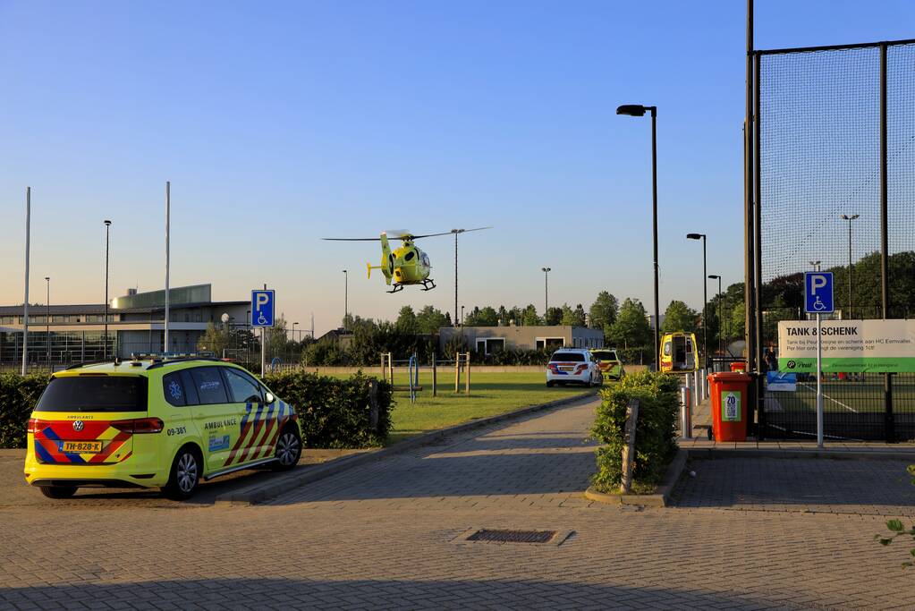 Hockeyspeler zwaargewond bij incident op veld