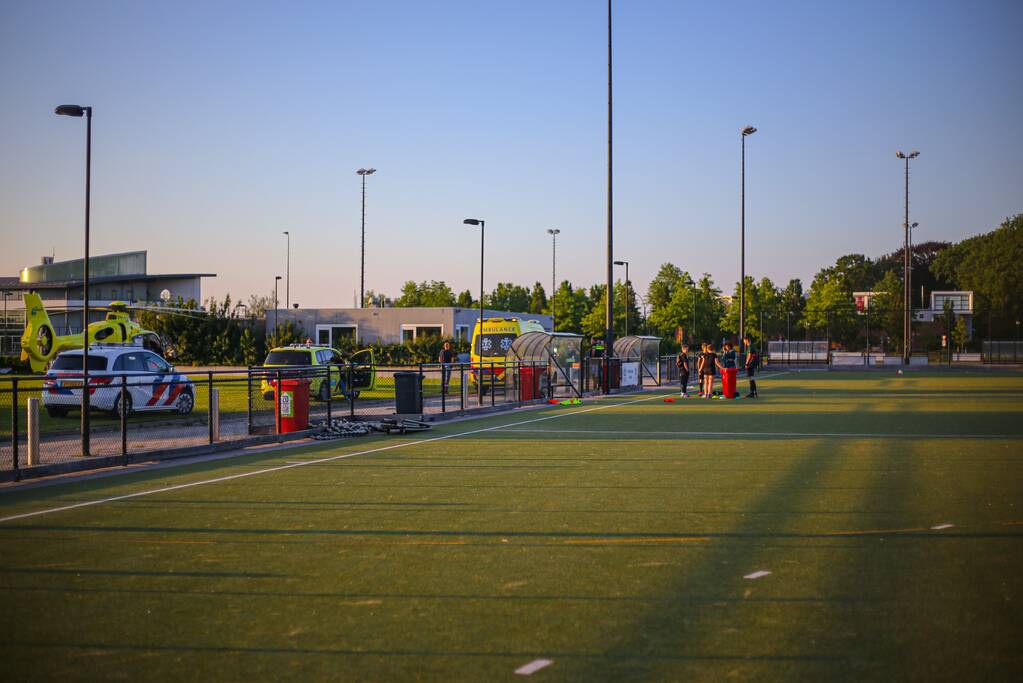 Hockeyspeler zwaargewond bij incident op veld
