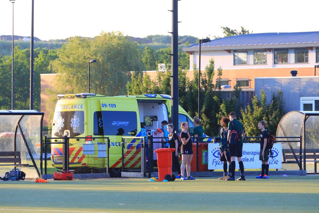 Hockeyspeler zwaargewond bij incident op veld