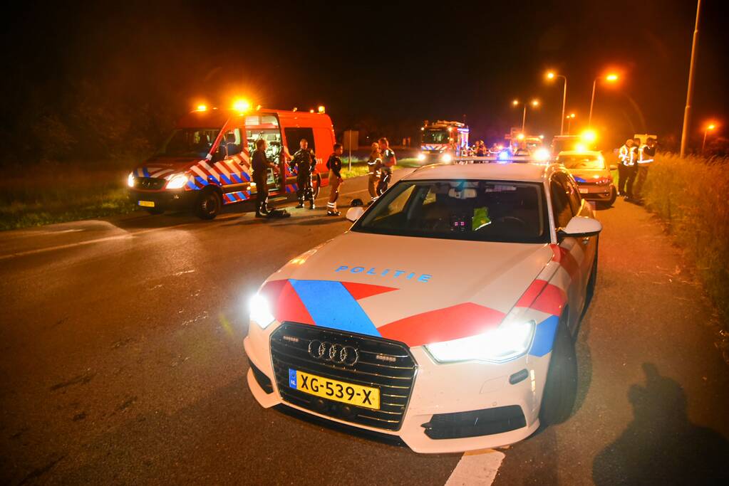 19-jarige bestuurder uit auto geslingerd en overleden