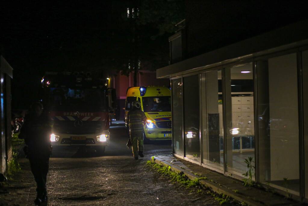 Flatwoning onbewoonbaar door grote uitslaande brand