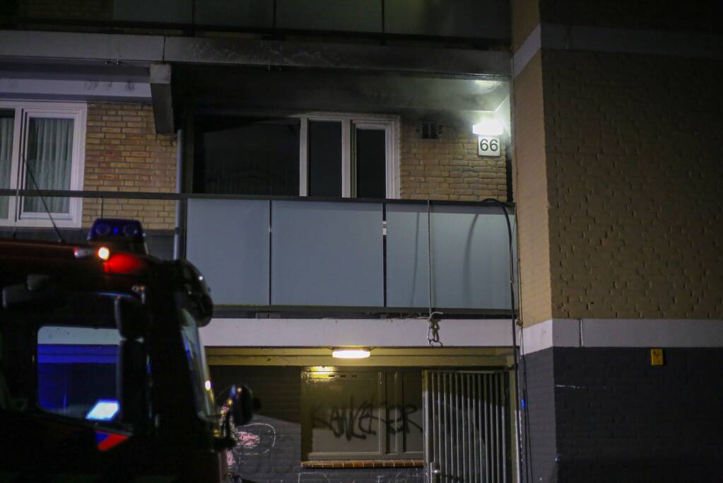 Flatwoning onbewoonbaar door grote uitslaande brand