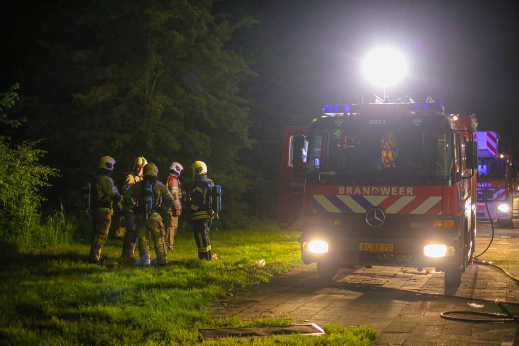 Flatwoning onbewoonbaar door grote uitslaande brand