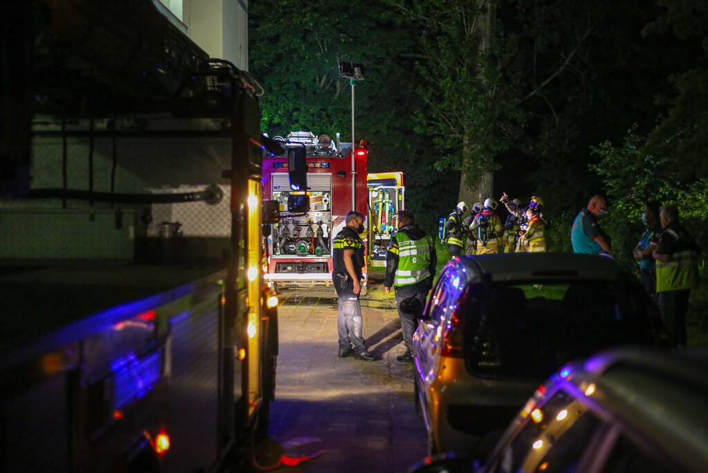 Flatwoning onbewoonbaar door grote uitslaande brand