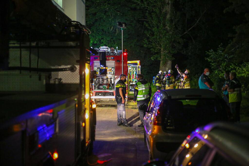 Flatwoning onbewoonbaar door grote uitslaande brand