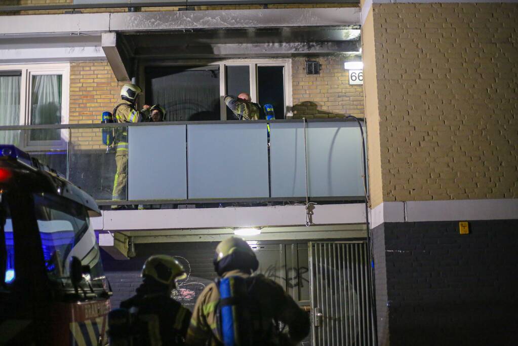 Flatwoning onbewoonbaar door grote uitslaande brand